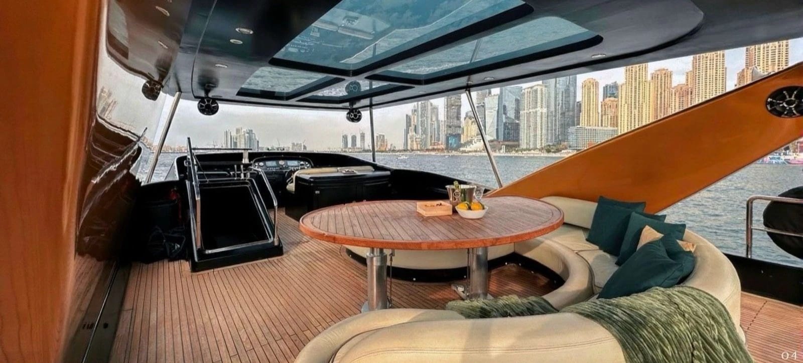 Aria Yacht yacht detail in Dubai — thumbnail 4