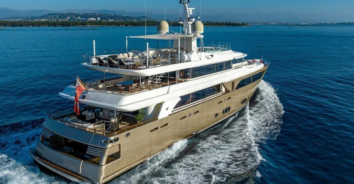 Azara X150 Super Yacht (Tri-Deck) yacht detail in Dubai — thumbnail 3