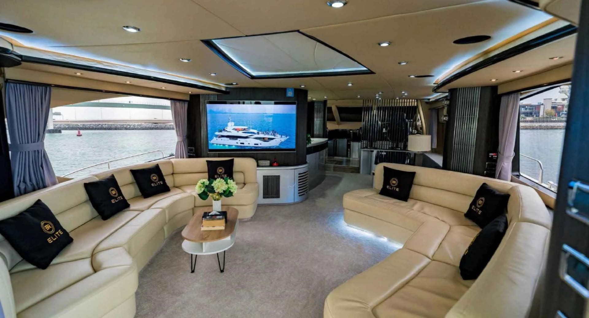 Black Milano 100 Yacht yacht detail in Dubai — thumbnail 2