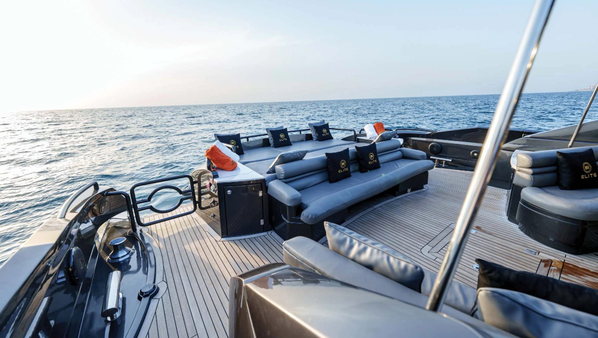 Black Predator 105 Yacht yacht detail in Dubai — thumbnail 3