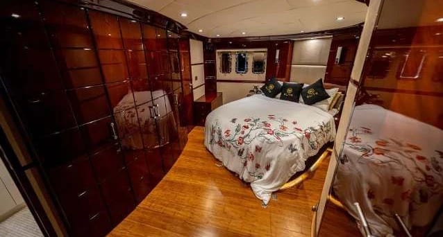 Diamond Serdano 95 Yacht yacht detail in Dubai — thumbnail 5