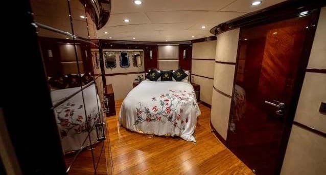 Diamond Serdano 95 Yacht yacht detail in Dubai — thumbnail 6