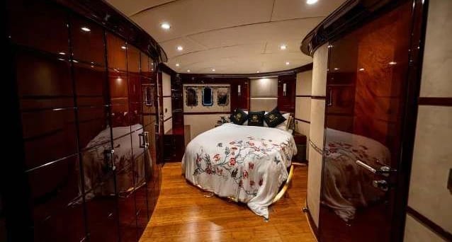 Diamond Serdano 95 Yacht yacht detail in Dubai — thumbnail 7