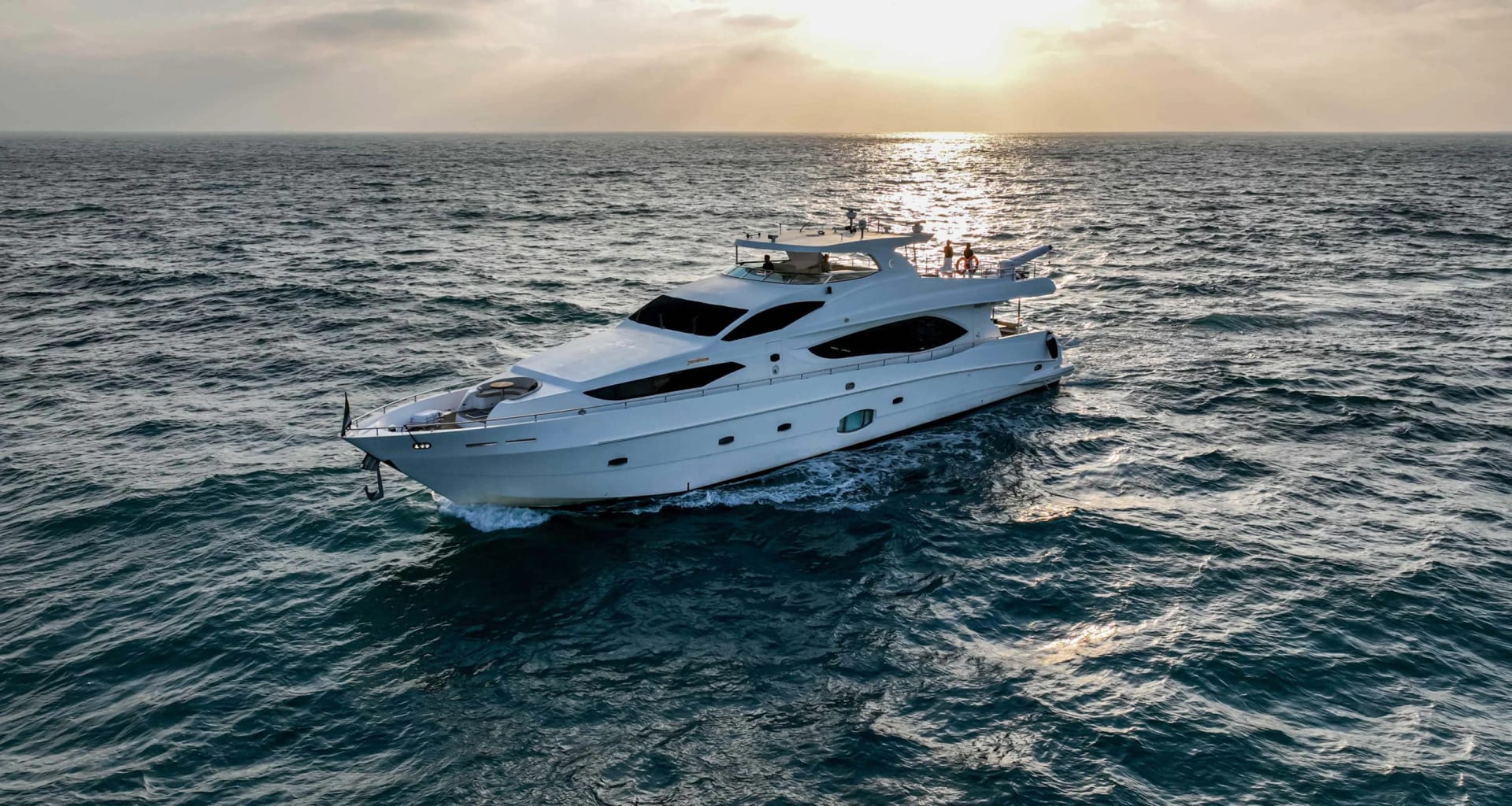 Diamond Tokiyo 105 Yacht private yacht available for charter in Dubai