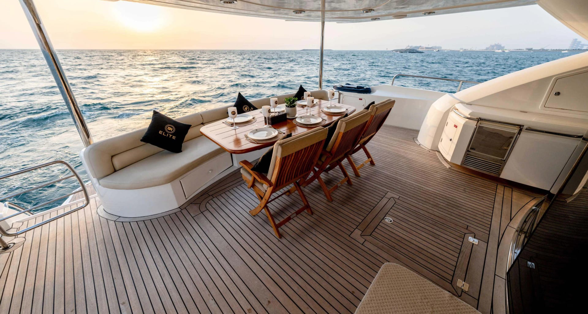 Predator Havana 95 Yacht yacht detail in Dubai — thumbnail 3