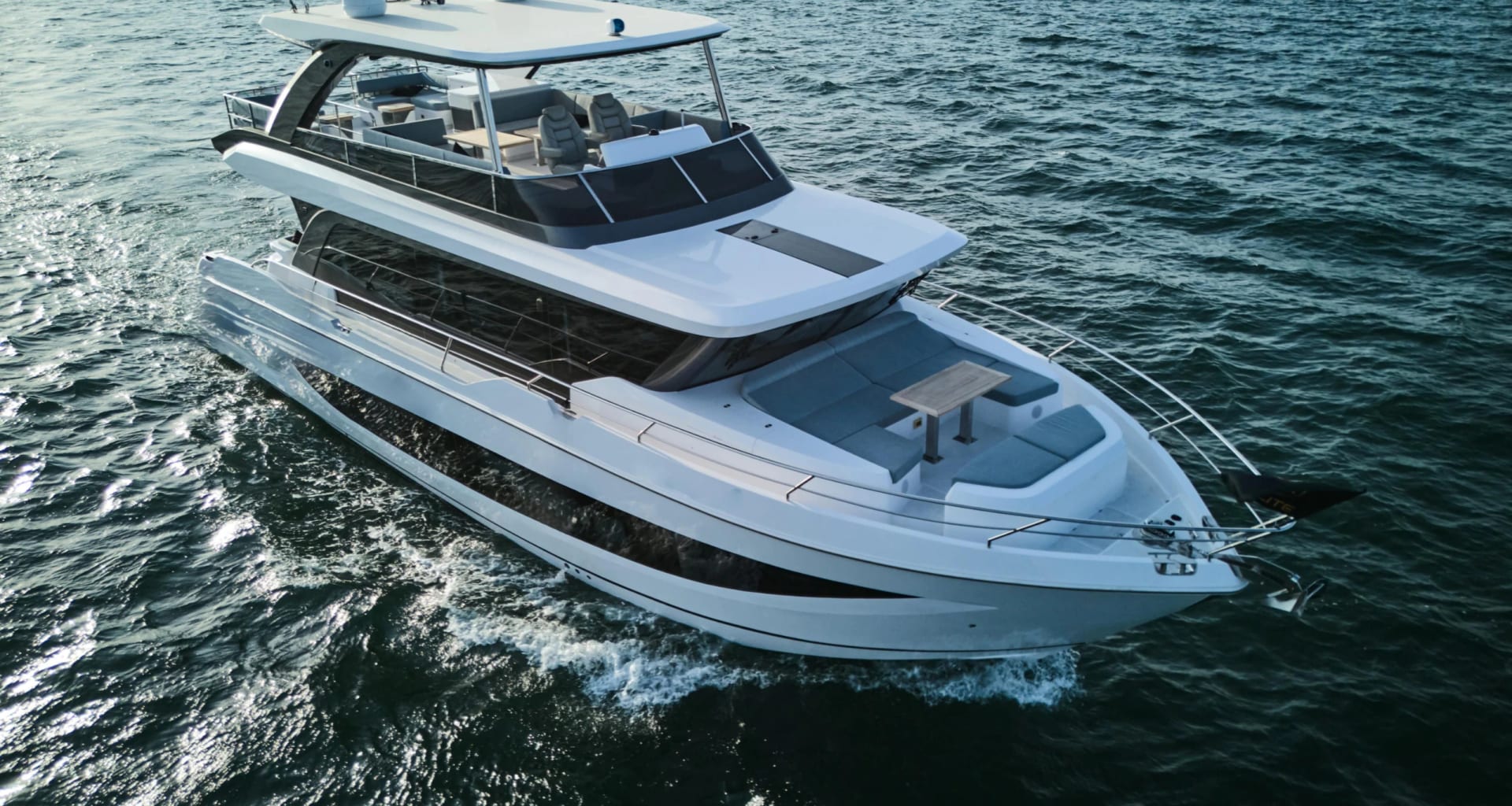 Rivera X-70 Yacht yacht detail in Dubai — thumbnail 3