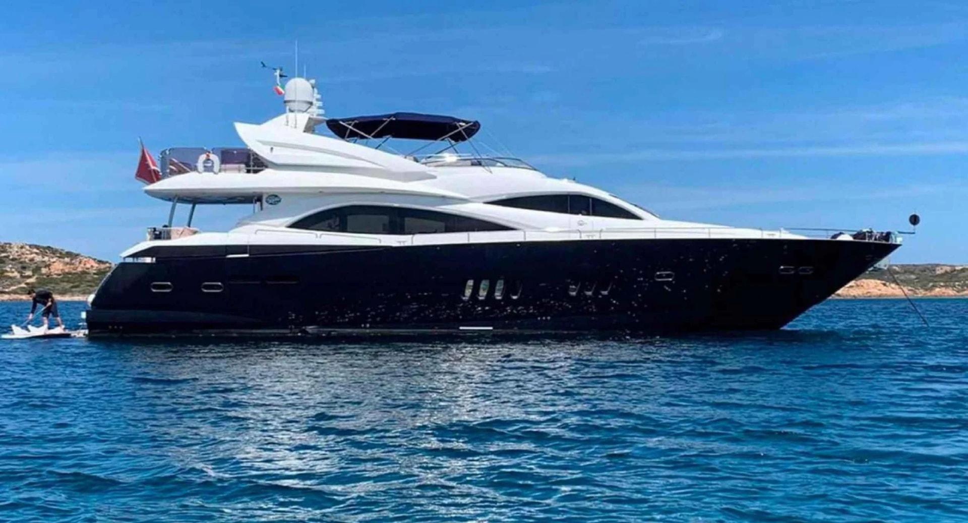 Black Milano 100 Yacht private yacht in Dubai — exterior view 1